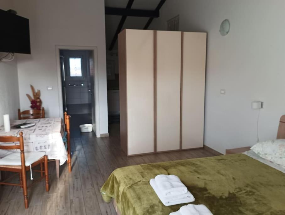 Apartment, 200M From Sea Бртонигла Экстерьер фото