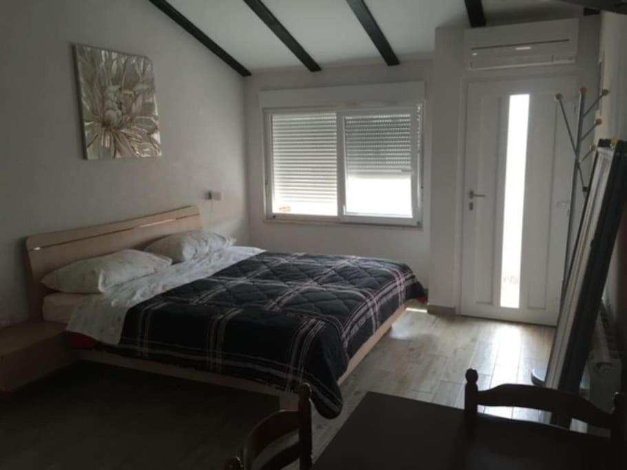 Apartment, 200M From Sea Бртонигла Экстерьер фото